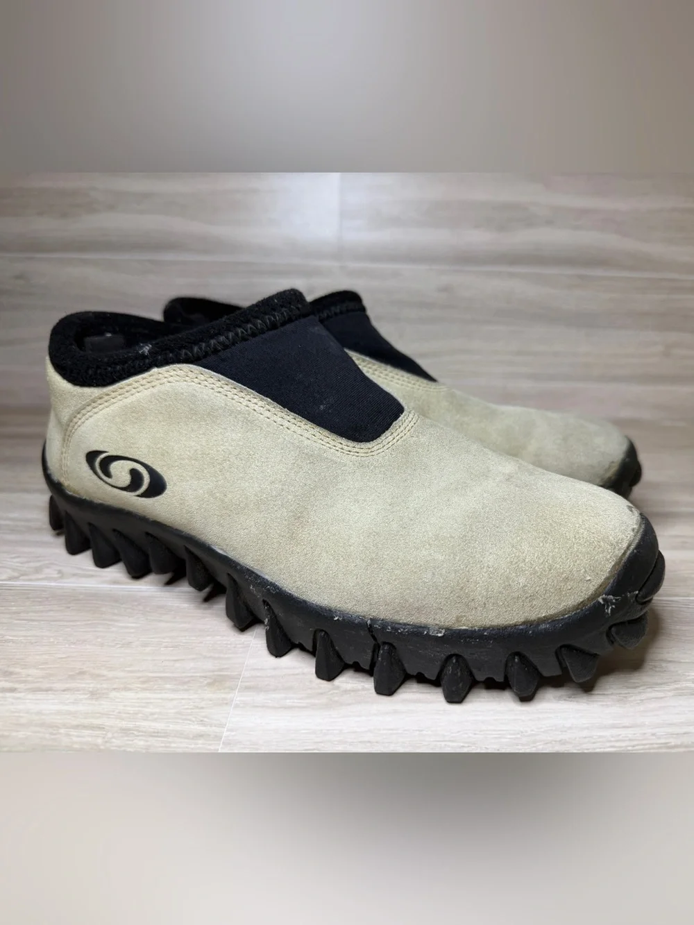 Men’s Salomon Contagrip Vintage 2000s Size 9